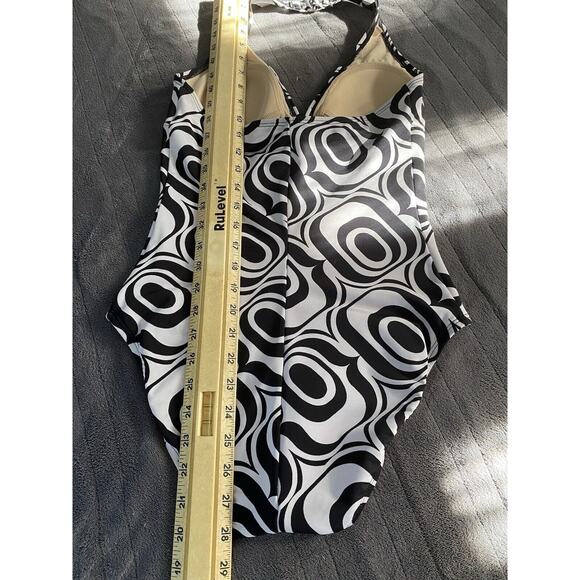 Speedo Swimsuit Black White Halter One Piece Fully Lined No Size Tag 10? - Picture 9 of 9